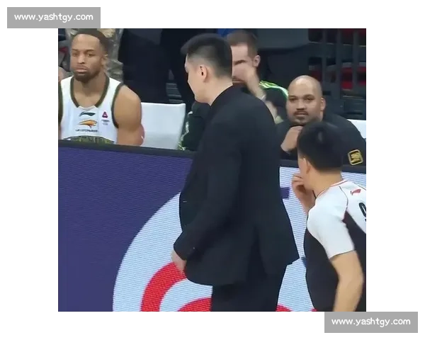 判罚争议引发热议 球迷与专家观点交锋 激烈讨论裁判判决的公平性与准确性